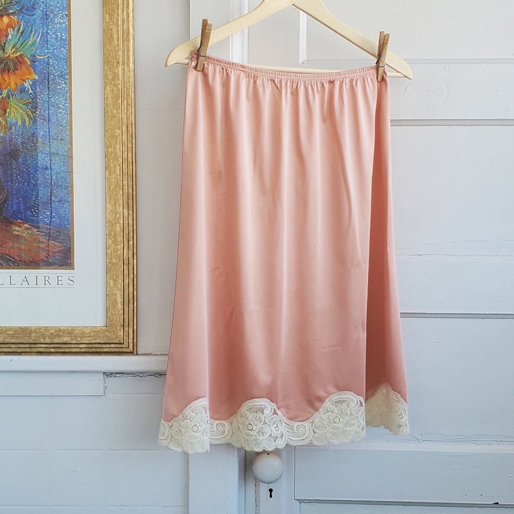 Vintage Vanity Fair skirt slip in pink